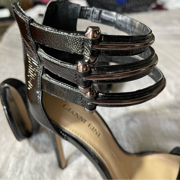 Gianni Bini black heels. Size 5.5 - Picture 5 of 7